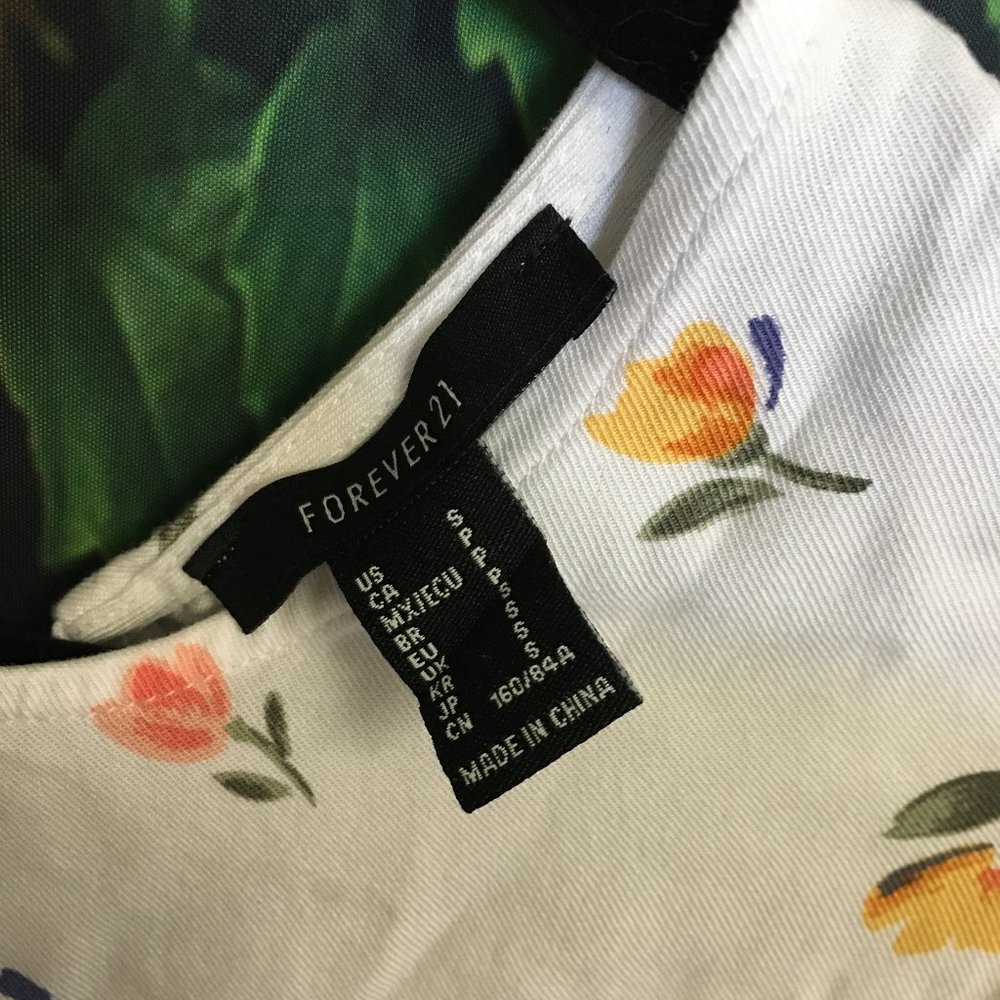 💐White Floral Crop Top, Puff Sleeve, Cottagecore - Picture 6 of 9